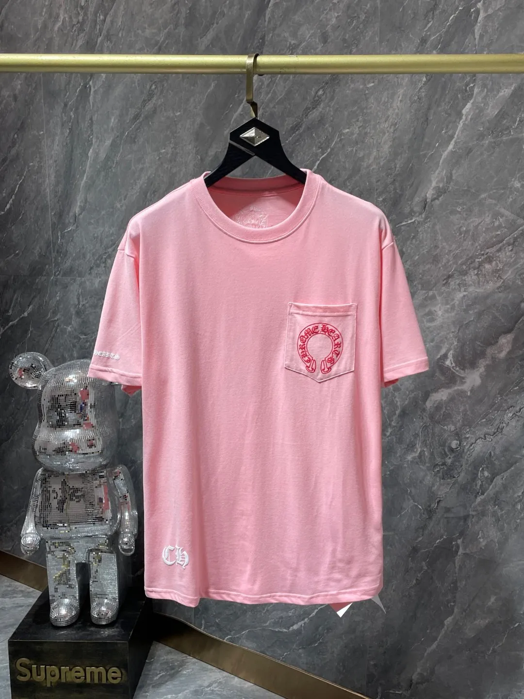 P140 ✨New arrival✨ Chrome Hearts 25ss High gram weight environmentally friendly high-quality top fabric 260g~270g Chrome classic phantom cross group red horse short sleeves Imported environmentally friendly glue printing and dyeing Counter synchronization 1:1 replica version 🌈Recommended colors: black white pink 🌈 Size: S, M, L, XL